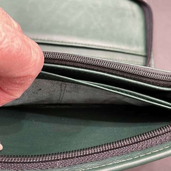 RARE Green Vintage Coach Zip Around Wallet Excellent Condition - Picture 11 of 16